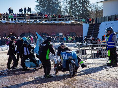 Haminan perinteiset mopokisat 2026.