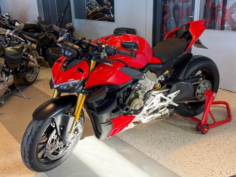 Ducati Streetfighter V4S vm. 2020 Omistaja: Eemi Salo