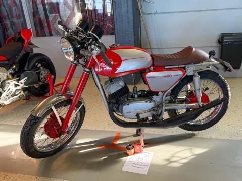 Jawa 350cc vm. 1974 Omistaja: Harri Viinikka