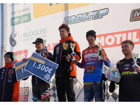 Kullas podiumilla päivän kolmosena. Kuva: Amanda Tuukkanen.