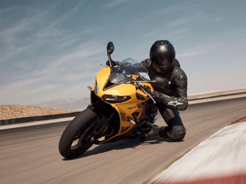 Triumph Daytona 660 vuosimallia 2026.