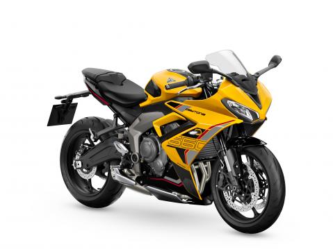 Triumph Daytona 660 vuosimallia 2026.