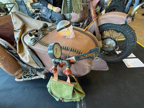 Panosvyö löysi paikkansa sivuvaunun koristeena.