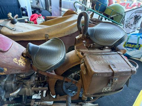 Satulat näyttävät askeettisilta, mutta ovat testatessa, olivat yllättävän mukavat istua. 