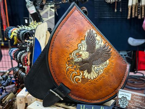 Swingilaukku – Simolan koristama.