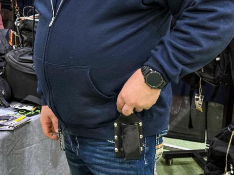 Simola tekee myos vyölle laitettavia käteviä tälkkitelineita. Erityisesti leirintäalue- ja rallikäyttöön....