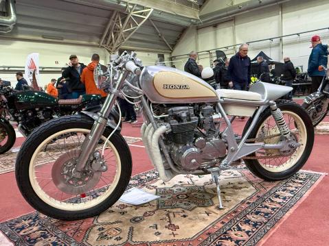 Nro. 129 Honda CB650C vm. 1980 Omistaja: Teemu Koskinen