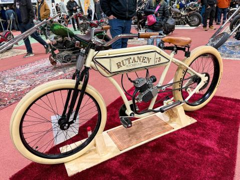 Nro. 112 Motorized Zycle, Omavalmiste Omistaja: Rutanen