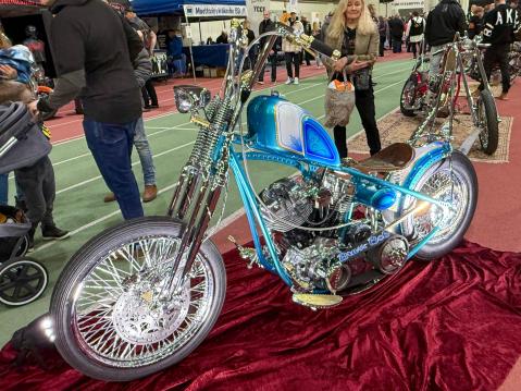 Nro. 127 H-D Shovel Omistaja: Toni Hyöppinen