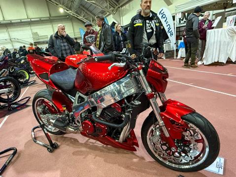 nro 41 Honda CBR 900RR Fireblade SC33 vm. 1998 Omistaja: Miika Aihio