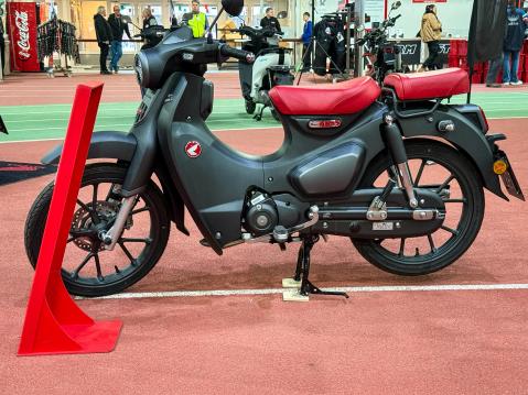 Honda Super Cub 125. Tuotannossa vuodesta 1958.