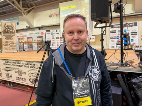 Jyväskylän Moottoriklubin puheenjohtaja ja näyttelyvastaava Jari Kielinen oli syystä tyytyväinen näyttelyyn