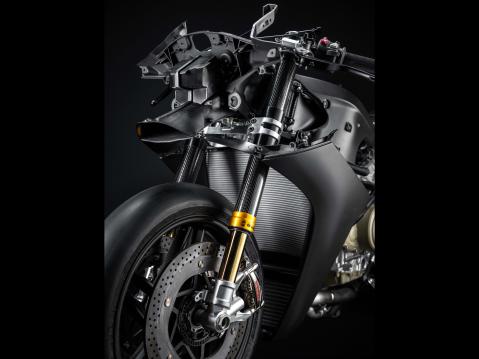 Teknopornoa: Vuosimallin 2027 Ducati Superleggera V4 Centenario. ja hiilikuituiset etuhaarukan ulkoputket sekä hiilikuitukeraamiset jarrulevyt. 