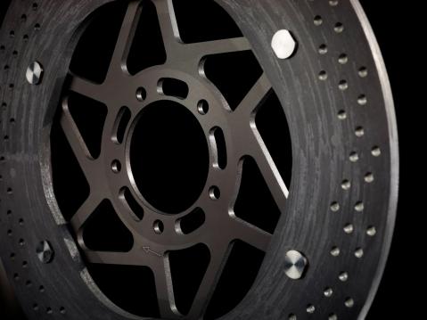 Brembon hiilikuitukeraaminen Hyction-jarrulevy.