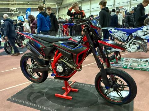 Nro. 52 Beta Motard 125 4T vm. 2022 Omistaja: Aaron Mäkelä