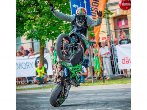 Yhteistyö stunt-kuski Niko Säkkisen kanssa on kestänyt jo vuosia.