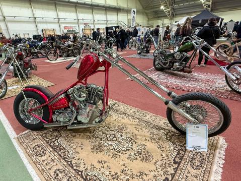 Runko Harrikan valuosilla, öljytankki, takalokari kavennettu aihiosta.