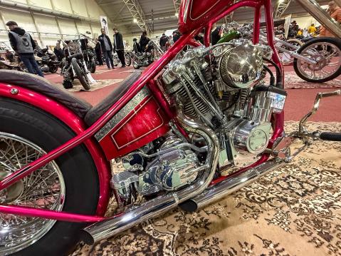 Punaisen H-D Chopperi runko on täysin omatekoinen.