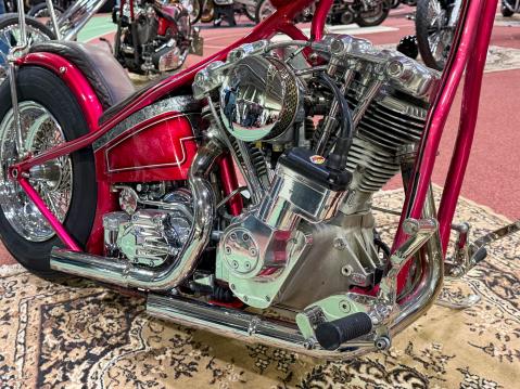 Pakoputket on hitsattu mutkista.