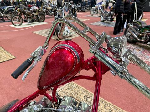 Bensiinitankin keskitunneli madallettu ja korkin paikka vaihdettu.