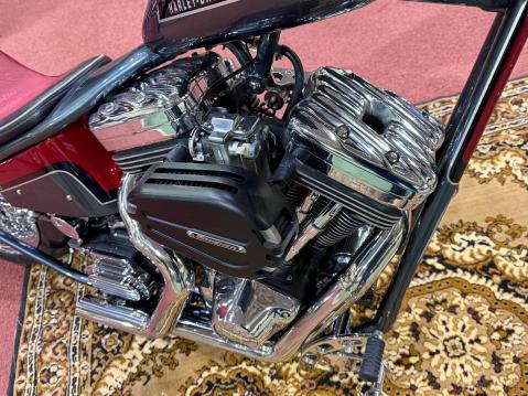 Moottori on Revtech 100, 1600 kuutioinen. Vaihdelaatikko Harrikan 5-vaihteinen, palaneesta pyörästä.