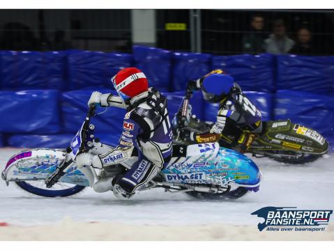 Kuvassa Max Koivula ja Heikki Huusko ajamassa Suomea kohti mestaruutta. Kuva Jesper Veldhuizen / Baansportfansite.nl.