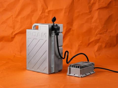 Roam Air Gen 3. Alumiinikoteloitu akku on upotustiivis ja siinä on GPS-seuranta. Akku kestää myös tärinää ja alumiini mahdollistaa jäähdytyksen toimivuuden.