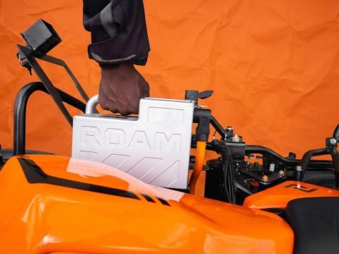 Roam Air Gen 3 akku latautuu nopeasti ja sillä on 100 000 km takuu.