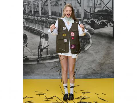 Vespan 80-vuotisjuhla-asusteita.