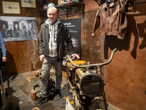 Juhani Huhtanen onnistui pelastamaan historiallisesti kiinnostavan Harleyn juuri ennen sen joutumista romunkeräykseen.