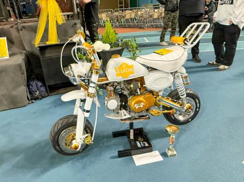 Mopot alle 50cc -luokan voitti Aku Pesosen Skyteam Monkey, joka keräsi 88 ääntä.