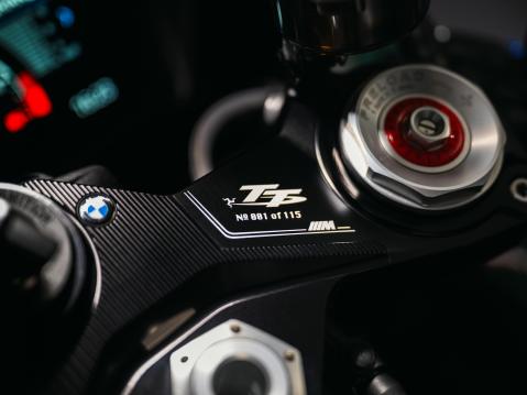 BMW M 1000 RR Limited Edition Isle of Man Tourist Trophy. Valmistunumeroltaan yksi 115:sta.
