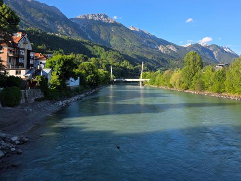 Inn-joki virtaa läpi Innsbruckin.