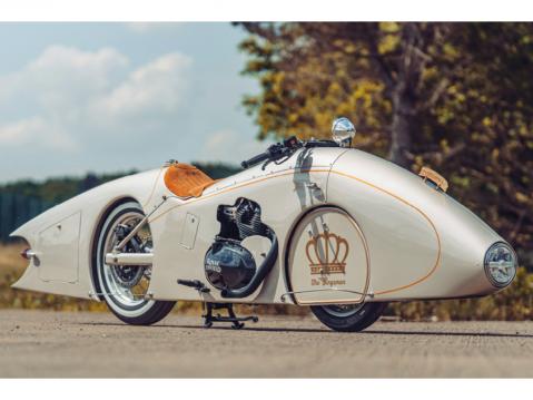 The Kingsman on Kingston Customin käsialaa.