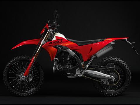 Vuoden 2027 Ducati Desmo 450 EDS enduromalli.