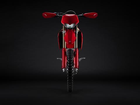 Vuoden 2027 Ducati Desmo 450 EDS enduromalli.