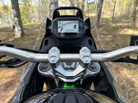 Kawasaki KLE500 SE:n mittaristo on selkeä ja yksinkertainen. Kuva Marc Schröder.