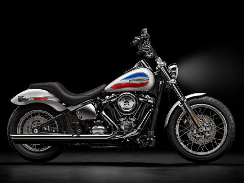 Harley-Davidson Super Glide'stä esiteltiin vuosimalliin 2026-versio mallin 1971 tapahtuneen ensijulkistuksen kunniaksi. Samalla nostalginen malli juhlistaa Yhdysvaltain itsenäisyyden 250 vuoden taivalta.