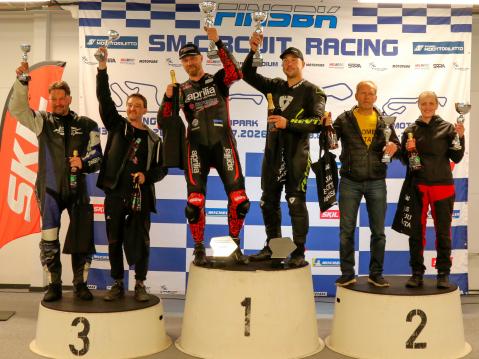 Lauantain kisan podium: Jari Nikkanen/Sami Pitkonen, Jaanus Saarmaa/Sander Telve ja Tero Manninen/Jaana Soppa. Kuva: Juha Harju