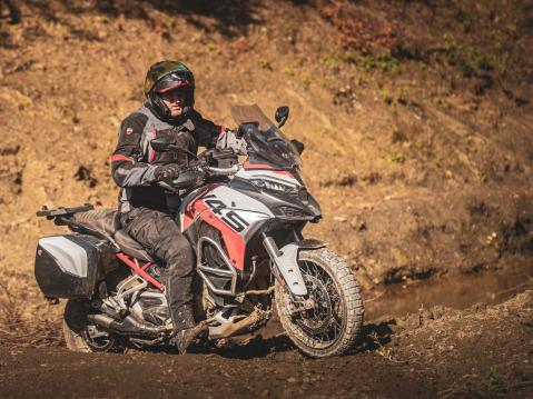 Multistrada V4 Voyagers -kilpailun kuvasatoa.