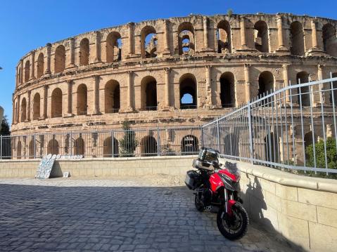 Multistrada V4 Voyagers -kilpailun kuvasatoa.