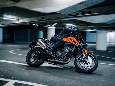 KTM 790 Duke vuosimallia 2027.