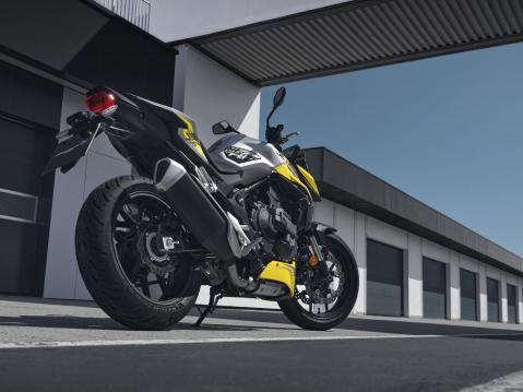 Honda CB750 Hornet sähköisine automaattikytkimineen.