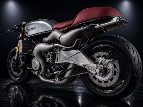 Veloce Apeiron, 1000 cc kahdeksansylinterinen kaksitahtimoottori ja 280 hevosvoimaa.