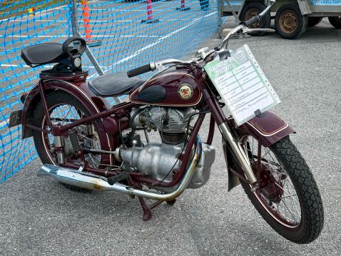 Itäsaksalainen Simson Suhl AWO 425T, vuosimallia 1955. 250 cc moottorin teho 12 hevosvoimaa. Omistaja Veikko Karppinen, Sotkamo.