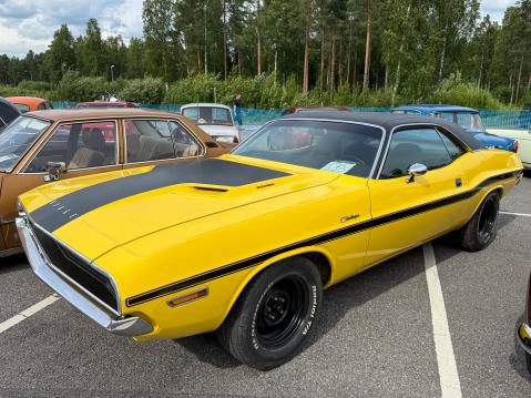 1970 Dodge Challenger, moottorin tilavuus 383 kuutiotuumaa.