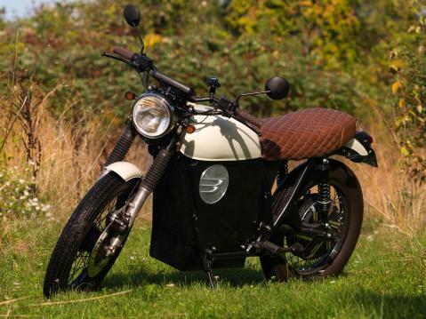Sähköisellä voimalinjalla varustettu Beachman Bikesin 1974 Honda CB500.