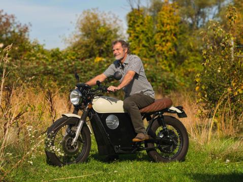 Sähköisellä voimalinjalla varustettu Beachman Bikesin 1974 Honda CB500.
