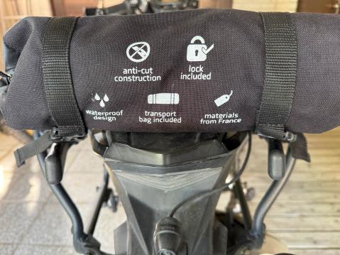 DeeMeed Helmet Safety Bag on kompakti paketti.