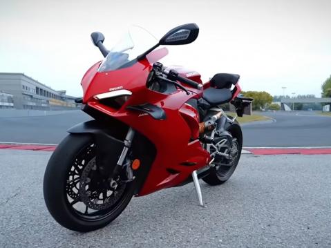 Ducati Panigale V2.
